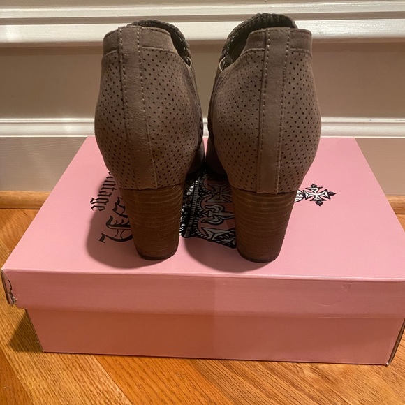 Women’s Crown Vintage booties, size 8 1/2 - Picture 5 of 11